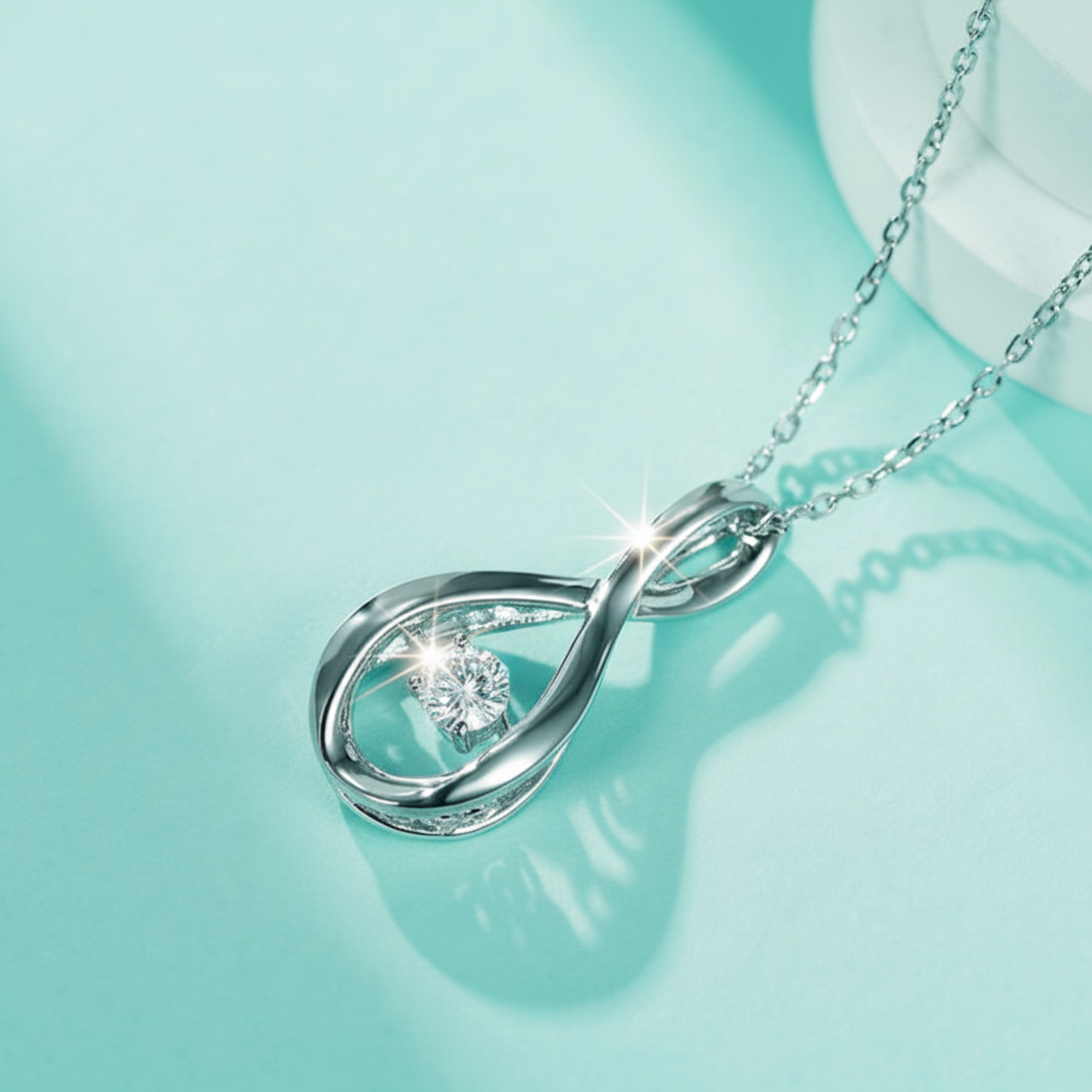 The Dancing Diamond