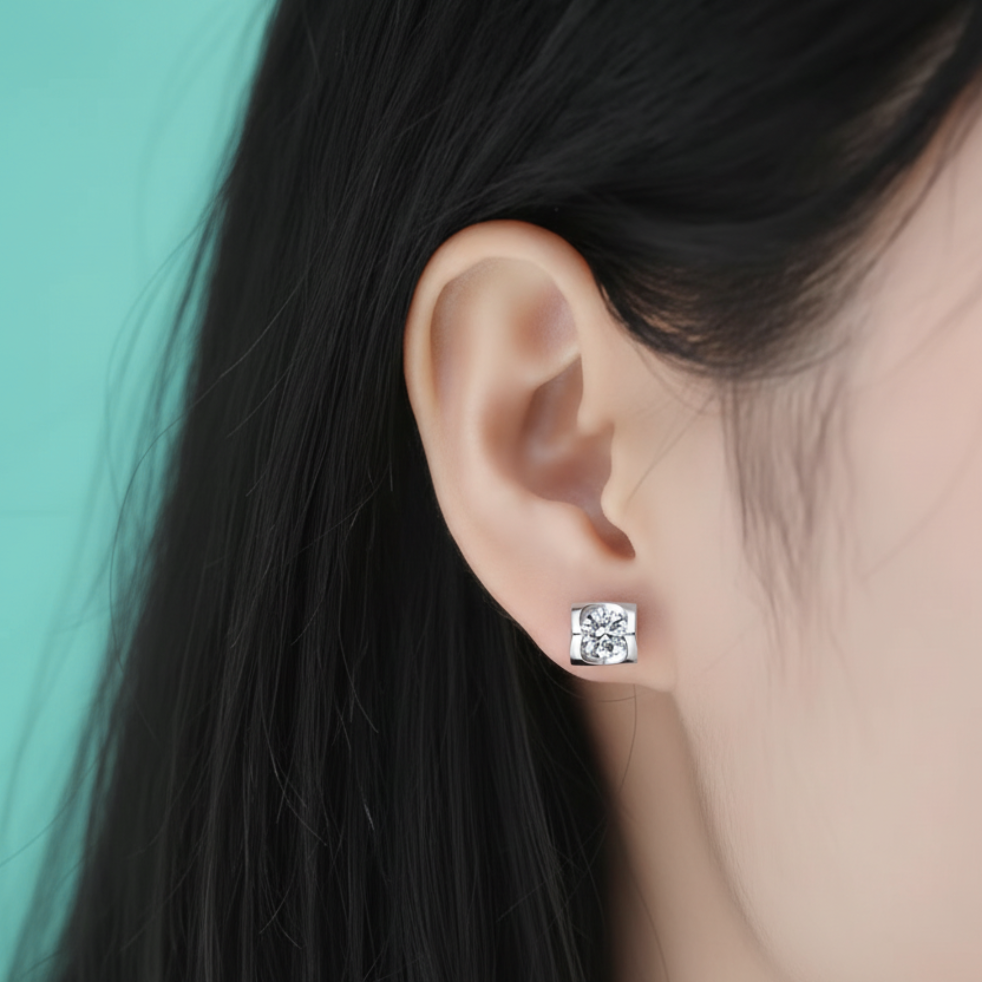 Round Heart Frame Stud Earrings