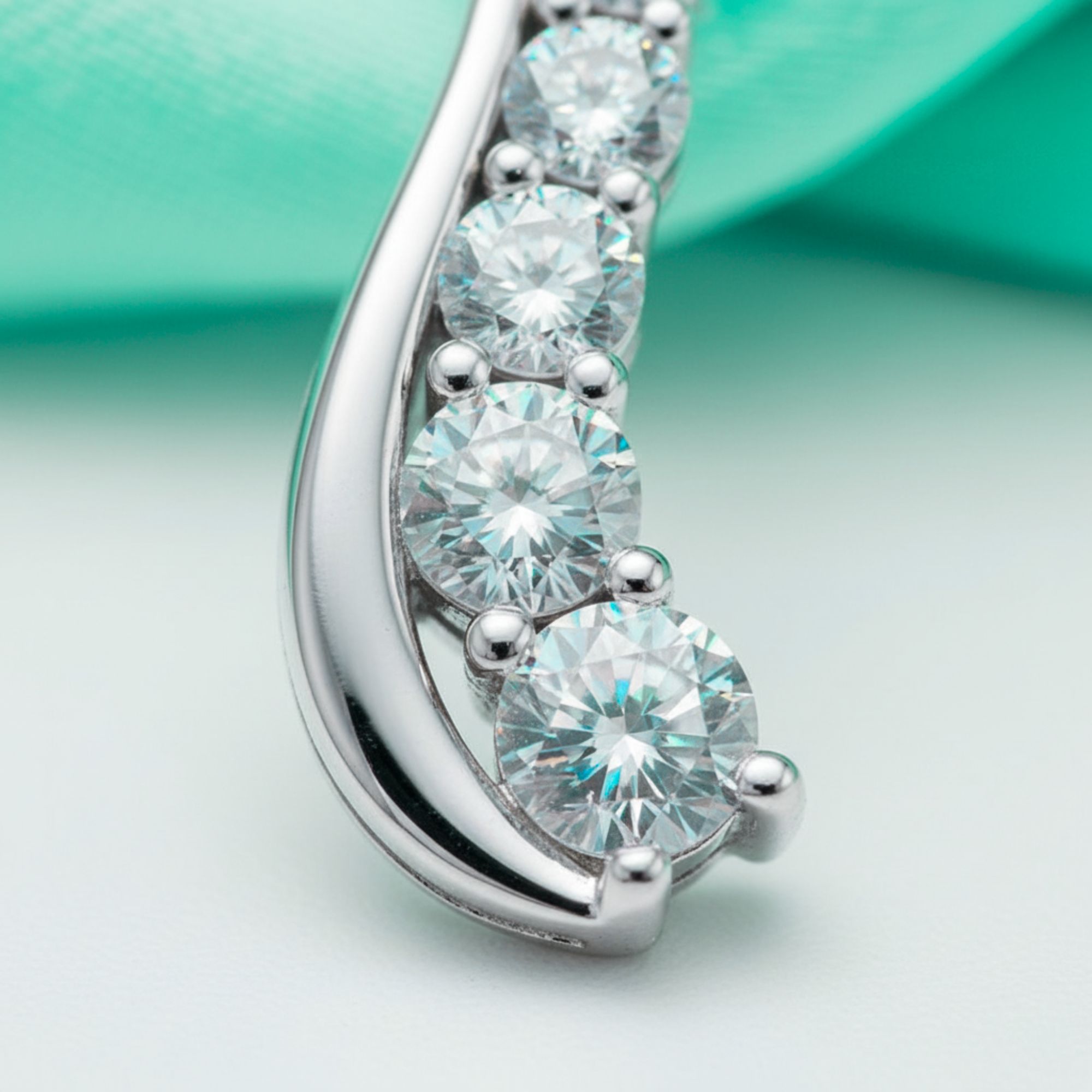 The Curve Pendant